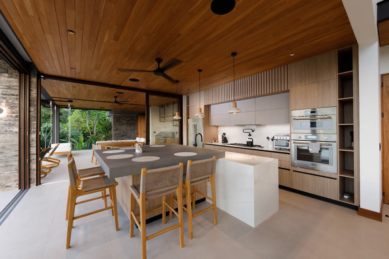 Kitchen opening onto the terrace